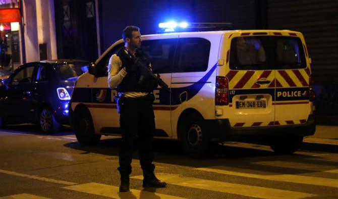 Baterija sa natpisom “Alahu akbar” na autu, policija ga digla u vazduh dva puta