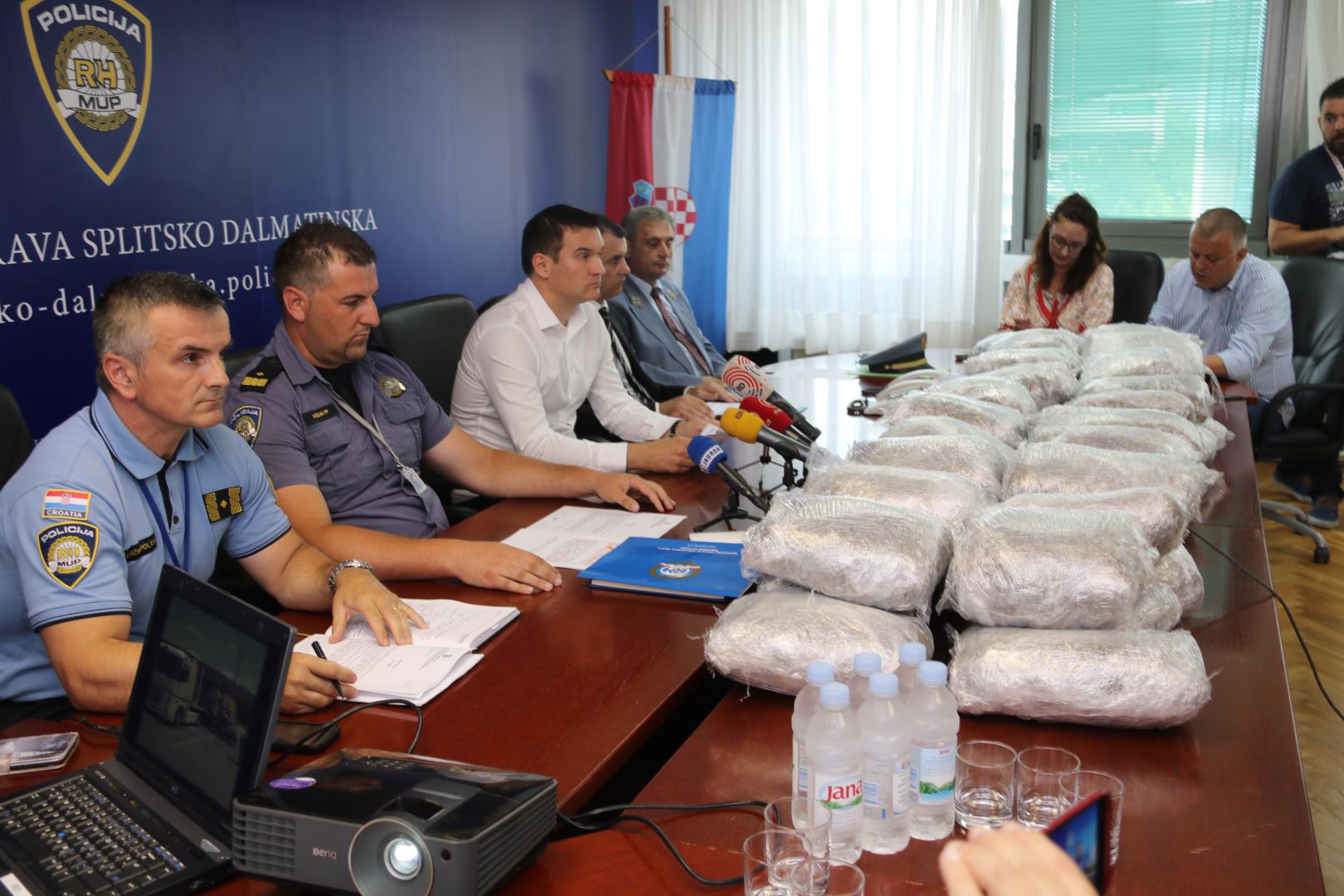 FOTO – Hrvatska: Uhapšen crnogorski državljanin, švercovao oko 423 kilograma marihuane?