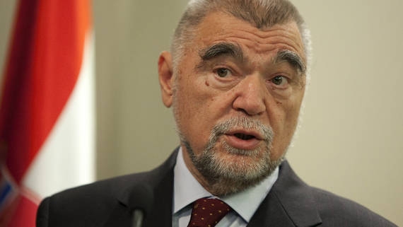 Mesić tvrdi: Fotografija ukrštenih šaka u “albanskog orla” je stara i nema veze s podrškom fudbalerima