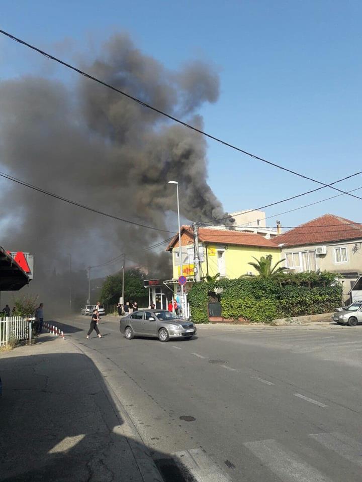 FOTO – Lokal brze hrane izgorio u Maslinama: Šteta veća, povrijeđenih nema