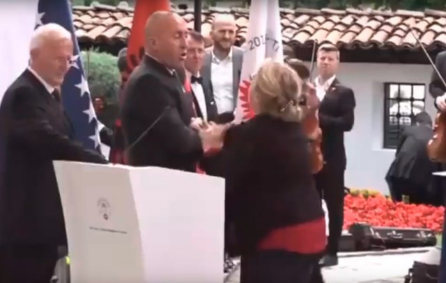 VIDEO: Haradinaj se umalo potukao sa starijom ženom