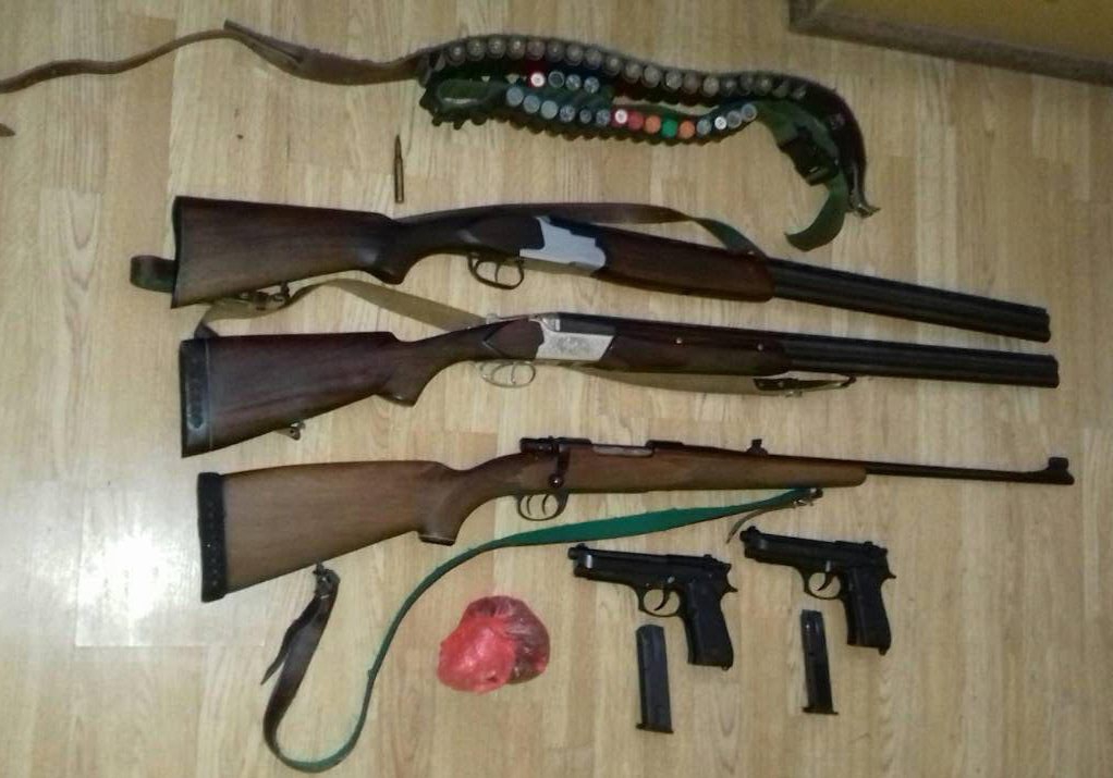 Policija nastavlja sa pretresima: U Baru zaplijenjeno oružje, municija i droga