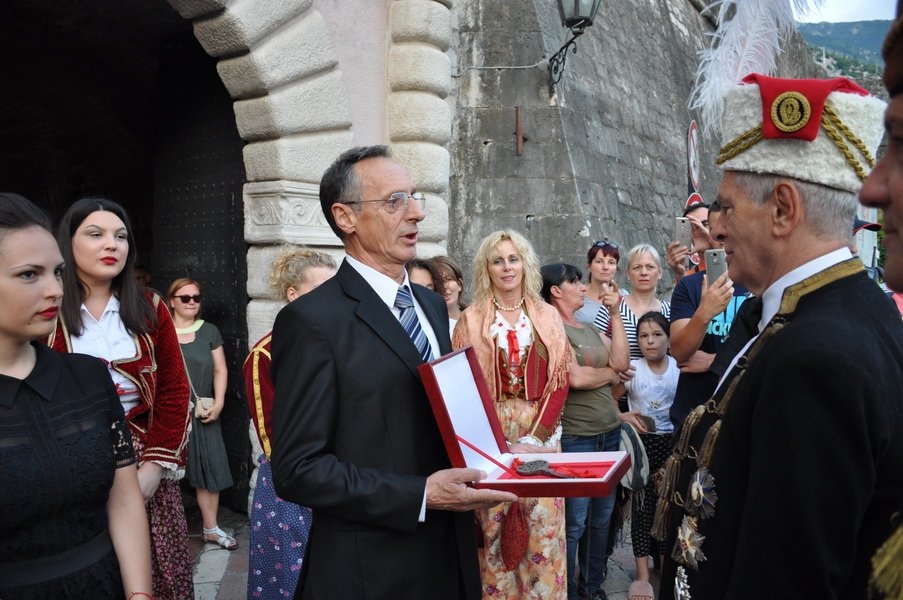 Ključevi grada Kotora predani Bokeljskoj mornarici