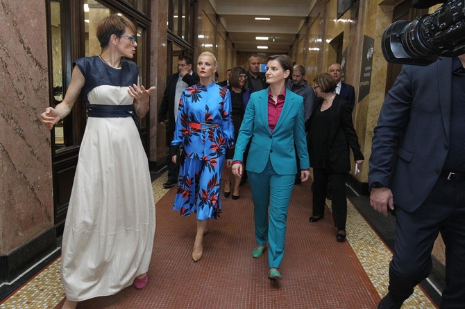 Ana Brnabić i njena partnerka u senzacionalnom modnom izdanju