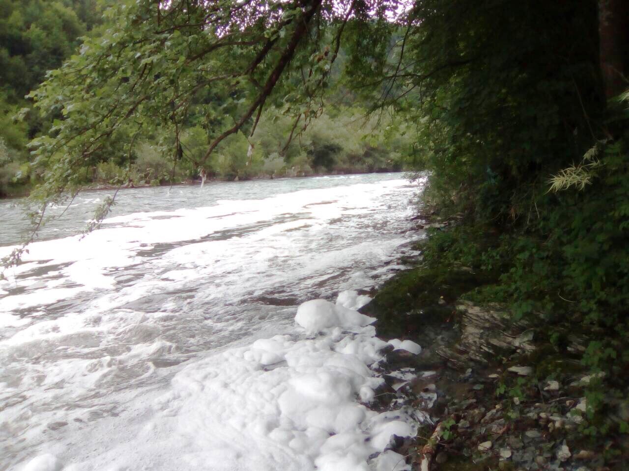 Ekološki incident na Limu: Pjena iz havarisane cisterne se izlila u rijeku