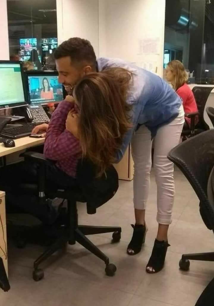 FOTO – Zagrljaj koji je izludio svijet! Šta vi vidite?