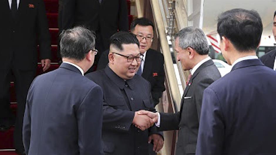 Kim stigao u Singapur u pratnji tri aviona i konvoja vozila