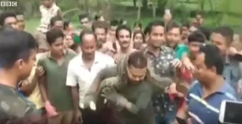 VIDEO: Selfi sa pitonom ga umalo koštao glave