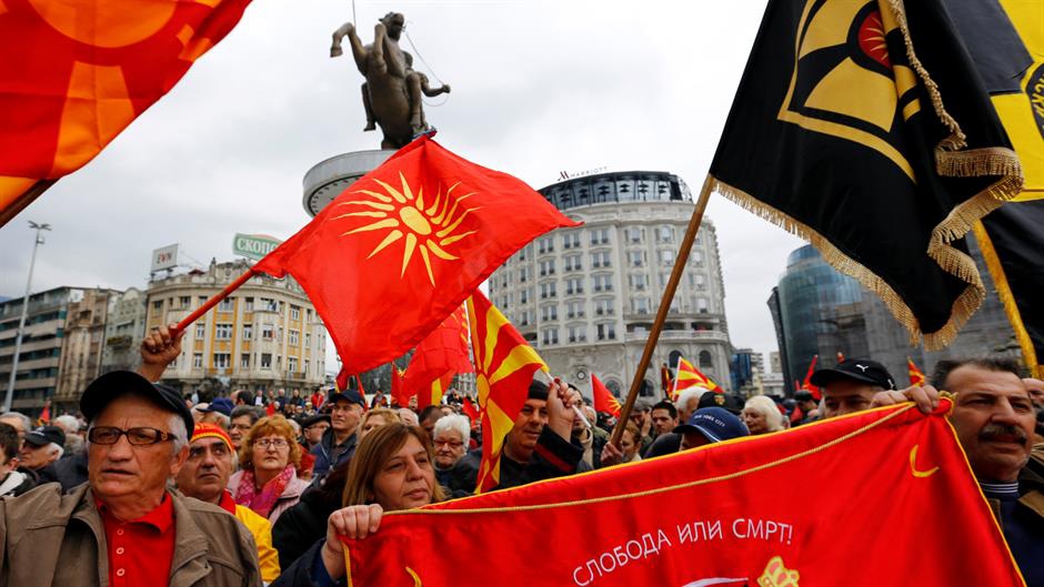 Desetine hiljada protestuju protiv promjene imena: Pristalice desnice traže prijevremene izbore u Makedoniji