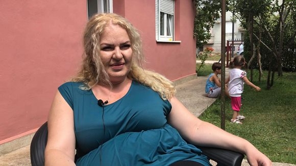 Doktorica Čolaković poklonila KUĆU humanoj sugrađanki iz Nikšića: Još sam u čudu, nikad u životu ni od koga ništa nijesam dobila…