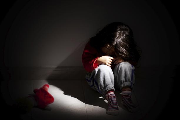 STRAHOTA U SURDULICI: Manijak silovao djevojčicu (14), a onda joj bacio 1.000 dinara u lice