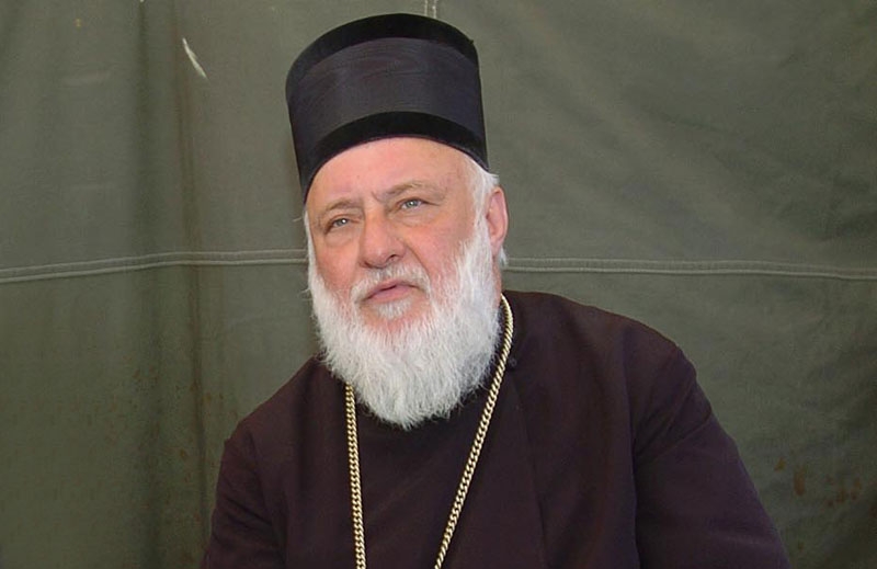 VIDEO – Vladika Filaret u Pljevljima opleo kolce: “Oj vladiko, volim te ko Boga, primi mene za vozača svoga”
