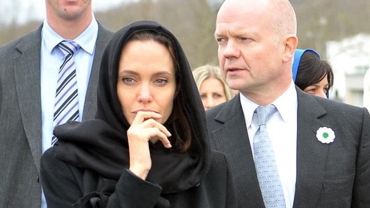 Anđelina Džoli: Nikada nijesam srela više hrabrijih, dostojanstvenijih i otpornijih žena od Majki Srebrenice