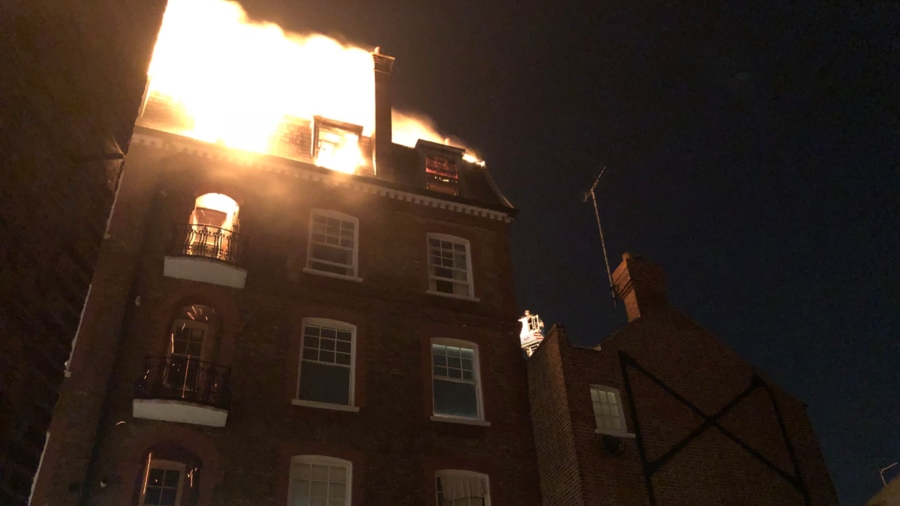 Stravičan požar u Londonu, izgorela petospratnica