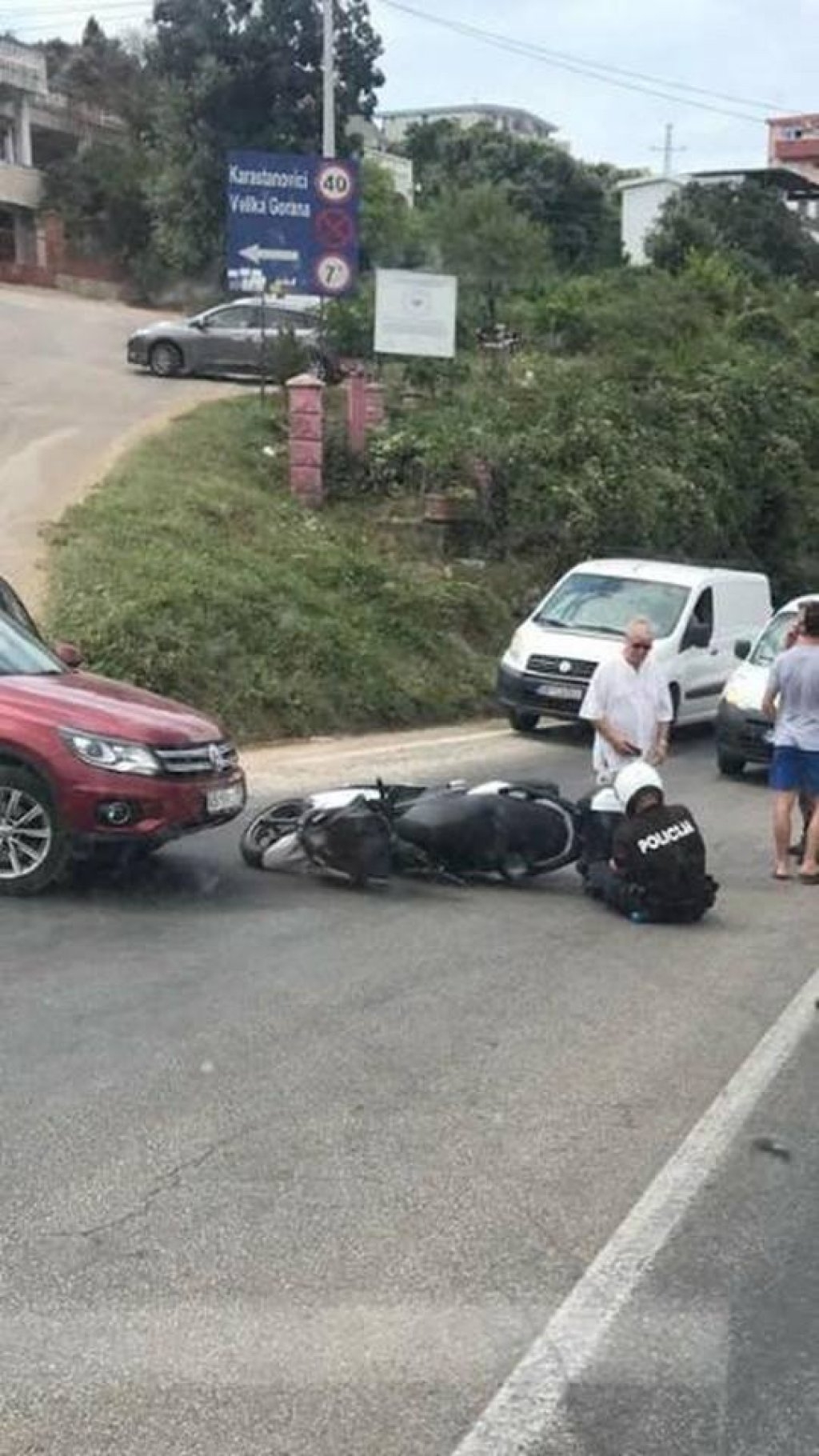 FOTO – Put Utjeha – Bar: Policajac pao s motora, polomljena mu ruka