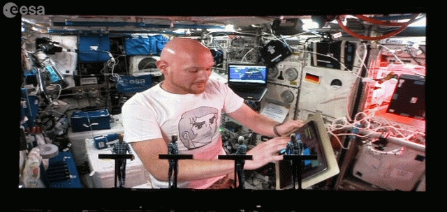 VIDEO – “Svemirski” korak dalje: Astronaut sa Kosmičke stanice „upao“ uživo na koncert njemačke grupe