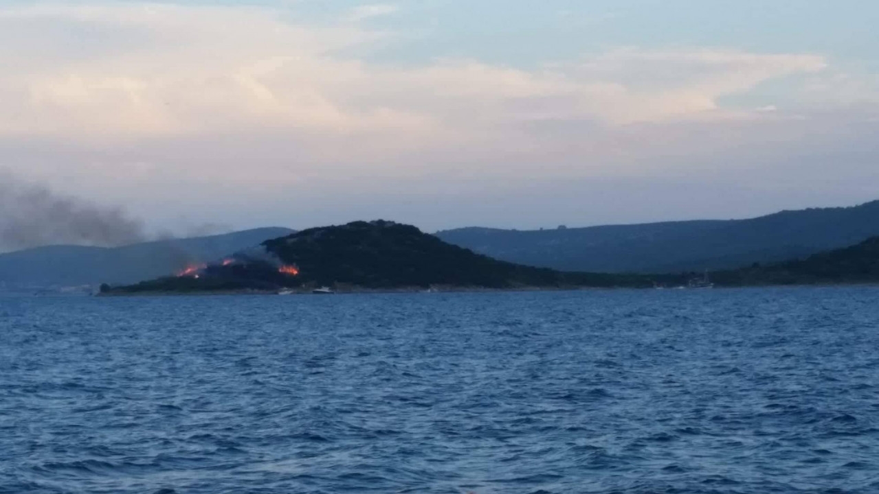 Bakljadom željeli da podrže reprezentaciju Hrvatske pa zapalili Ostrvo ljubavi