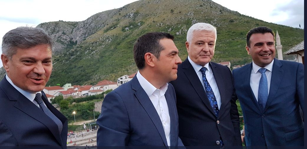 FOTO – Mostar ne zaboravlja prijatelje: Marković, Cipras, Zaev i Zvizdić na Starom mostu