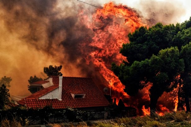 VIDEO i FOTO – Neizreciva tragedija: Najmanje 60 mrtvih, 170 povrijeđenih, proglašena trodnevna žalost