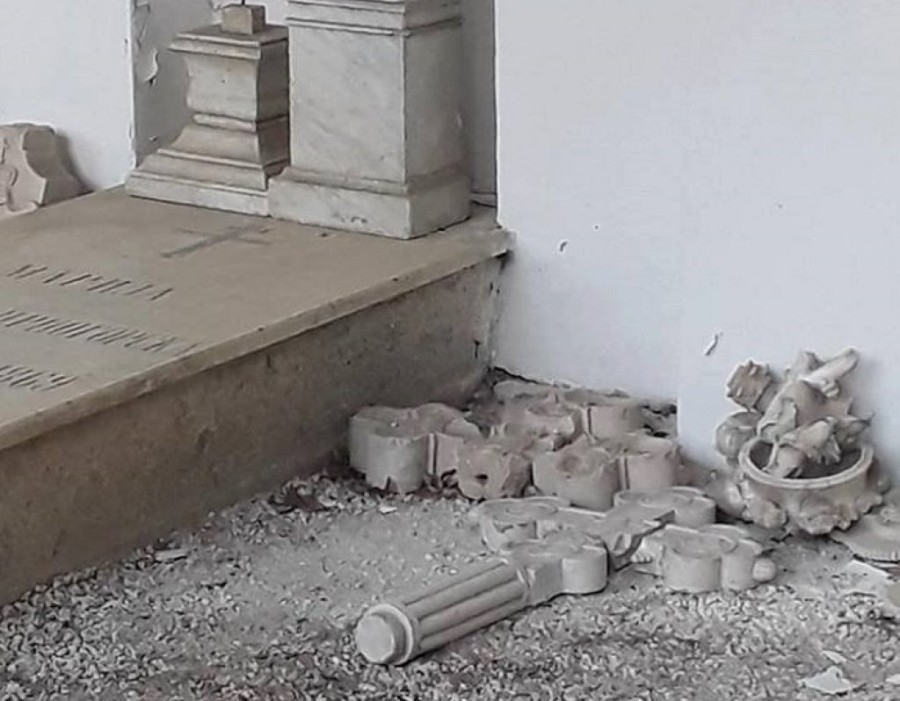 U Cetinjskom manastiru uništeni grobovi dinastije Petrović-Njegoš, policija obavila uviđaj