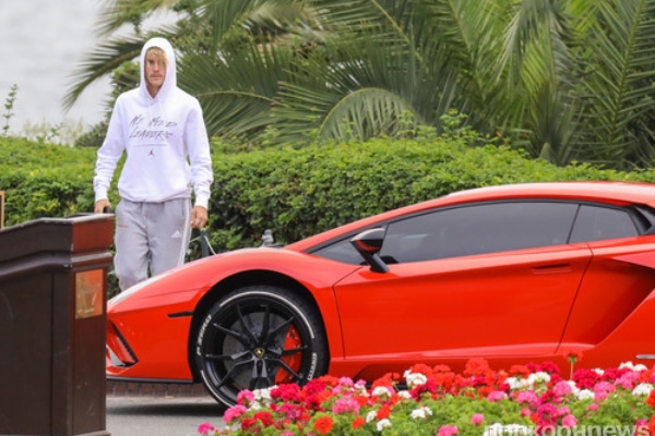 Džastin se častio LAMBORGHINI AVENTADOROM od pola miliona dolara!