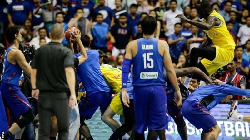 VIDEO – Kakva tuča na Filipinima! Košarkaši Australije dobili batine kakve se ne pamte