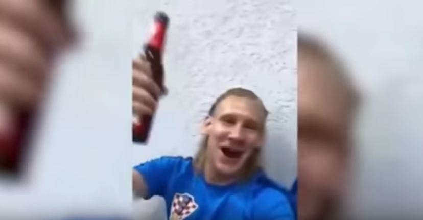 VIDEO – Vida opet NASTUPA: ‘Ajmo, kafano! S bocom u ruci pjeva “Kafana je moja sudbina”