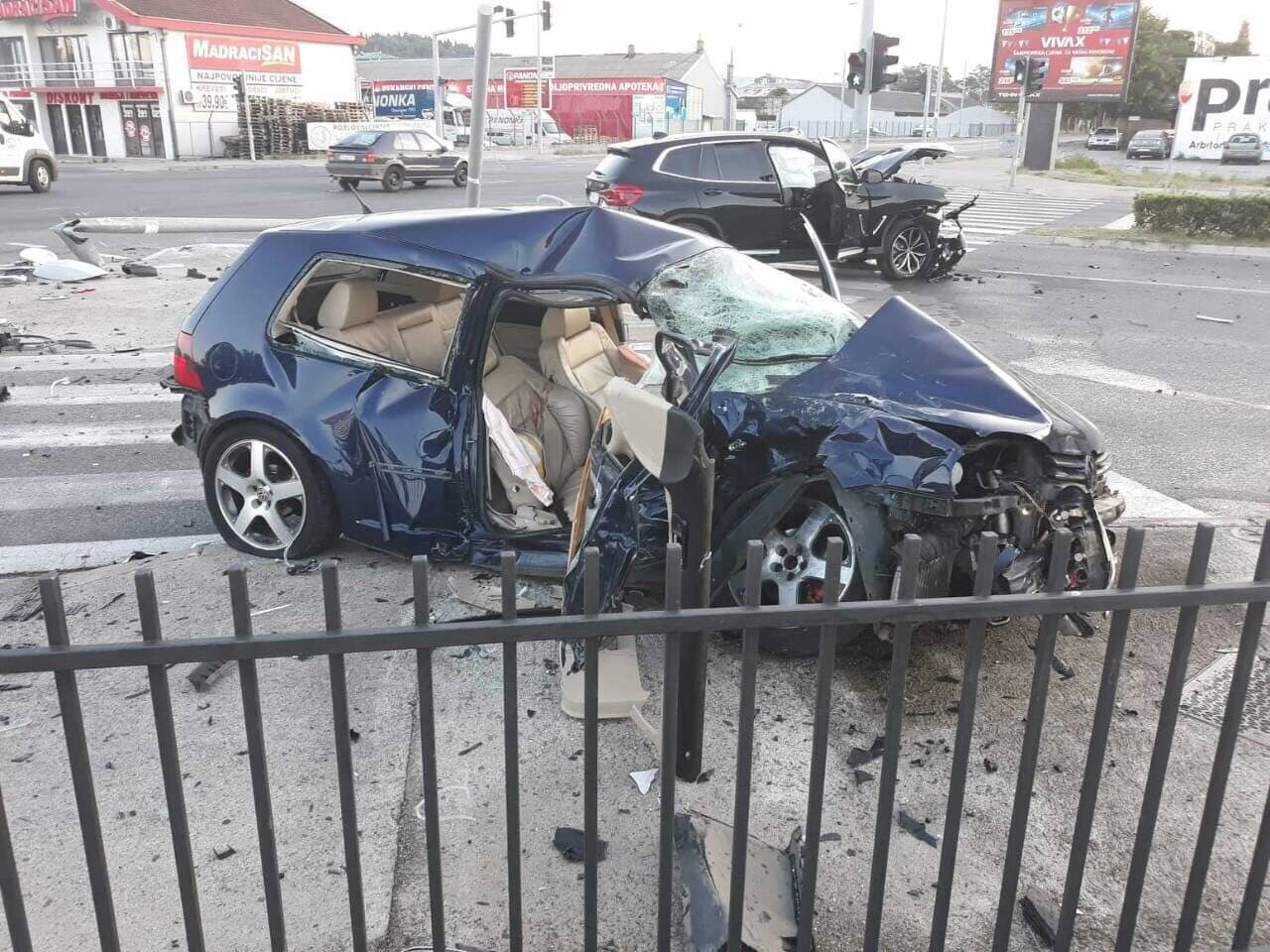 Poginio Marko Joketić, drug mu na aparatima, vozač BMW-a u pritvoru