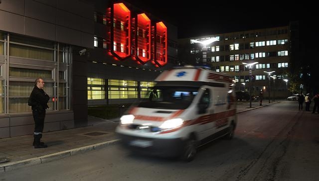 Prikolica se otkačila od traktora i prevrnula, osam osoba povrijeđeno