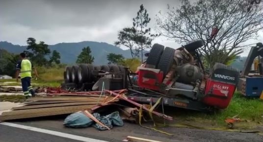 VIDEO – Trudnica poginula u nesreći, a beba izletjela iz utrobe: Bolničari pronašli mrtvu majku, a onda začuli plač
