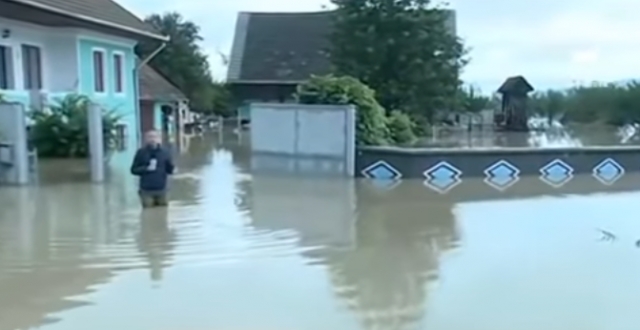 Potop u Rumuniji: Voda uništava sve pred sobom,troje mrtvo