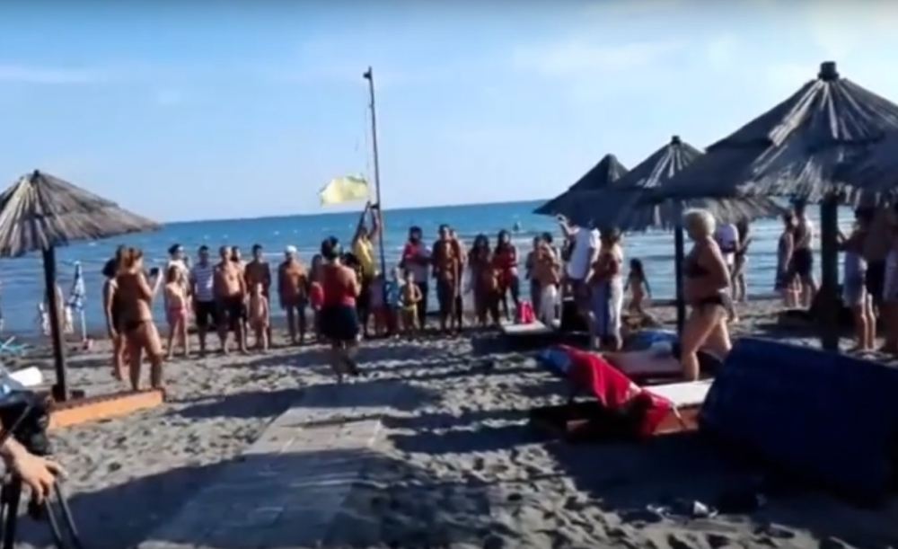 VIDEO – “Prelijep povratak u prošlost”: Nesvakidašnja scena na plaži u Ulcinju od koje će vam krenuti suze