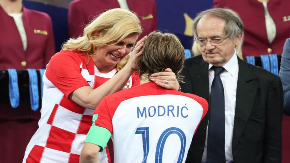 “Ne treba nam ni ZABAVLJAČICA ni FRENETIČNA NAVIJAČICA, već predsjednica, Kolinda ništa nije naučila od gospodina Dalića”