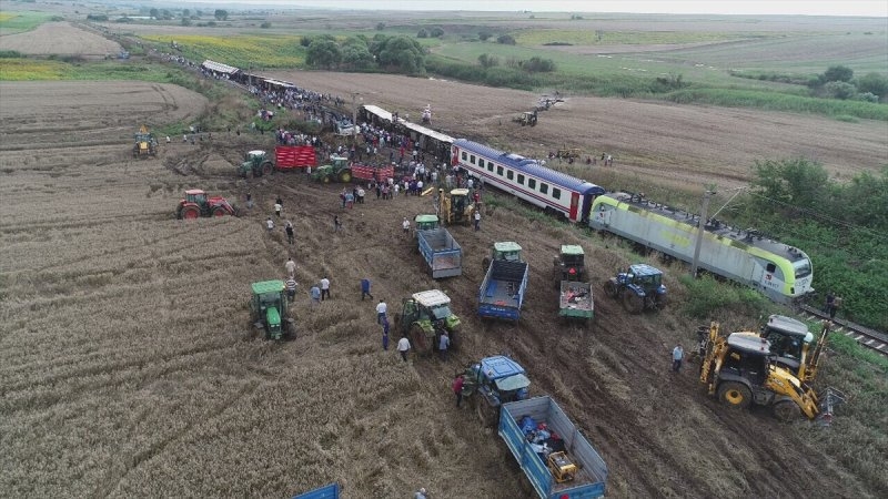 Porastao broj žrtava u nesreći u Turskoj: Stradale 34 osobe, a 338 povrijeđeno u iskakanju voza iz šina