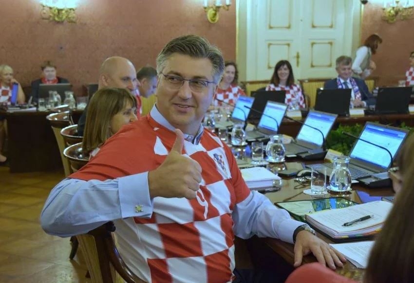 Euforija i u vladi: Hrvatski ministri na sjednicu stigli u dresovima reprezentacije