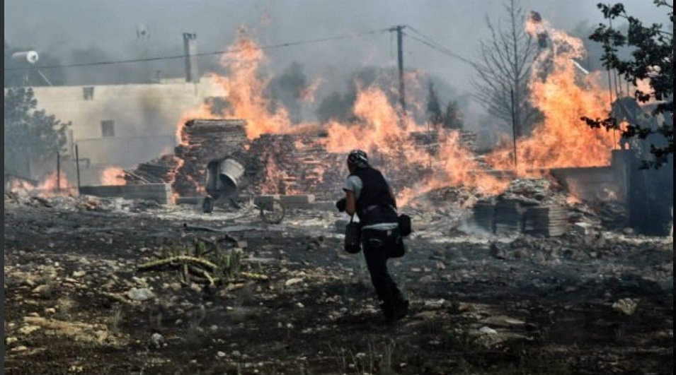 VIDEO – Novi snimak paljenja šuma u okolini Atine: Katastrofu ipak izazvao piroman?