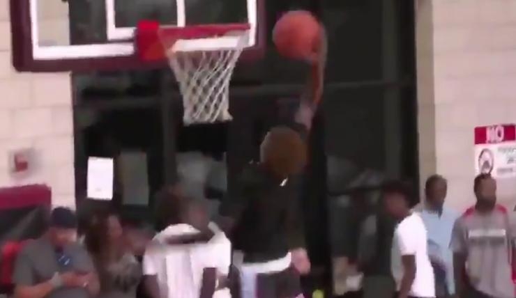 KAKAV OTAC, TAKAV SIN! Da li ste vidjeli prvo zakucavanje 13-godišnjeg Lebronovog nasljednika?
