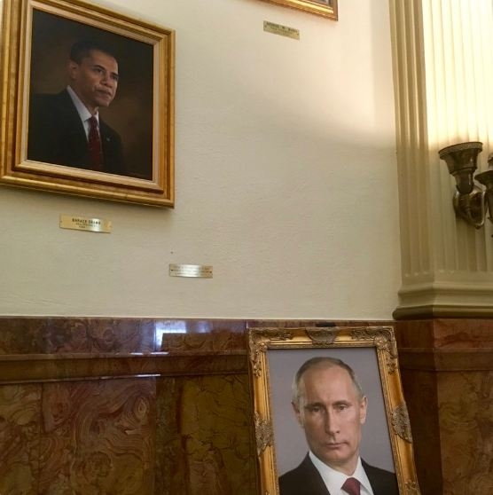 FOTO – Usred Amerike! Putinov portret na mjestu gdje bi trebalo da stoji Trampov