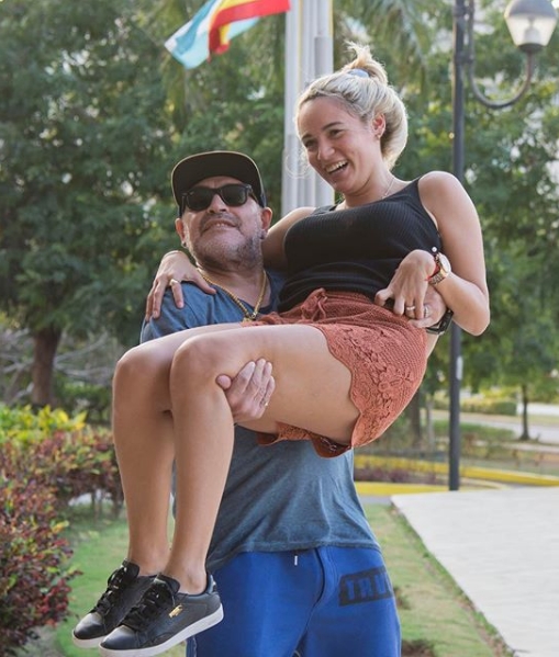 VIDEO PROSIDBE: ŽENI SE Dijego Maradona, zaprosio 29 godina mlađu djevojku!