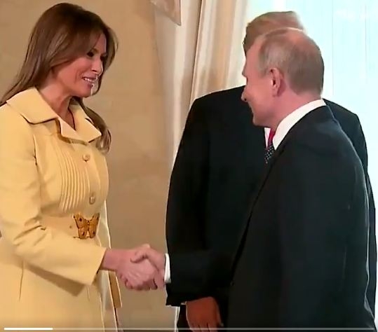 VIDEO – Putinov OSMJEH za prezgodnu Melaniju Tramp