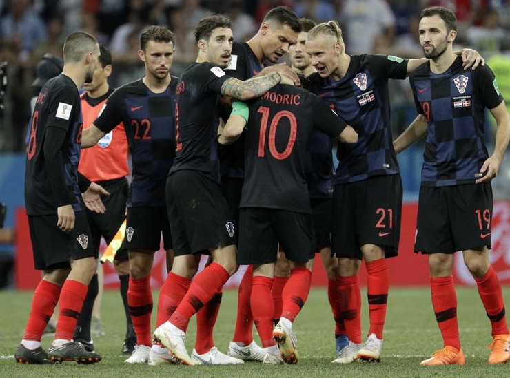 Srpski pjevač čestitao Hrvatima: Modrić će mi uvijek biti bliži od svih Ronalda i Messija! Mamiću – nagrada, a ne kazna!