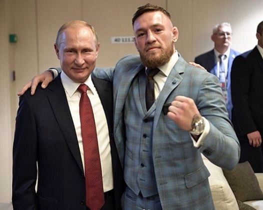 FOTO – MMA borac u zagrljaju sa Putinom, a tu je i Kolindin muž