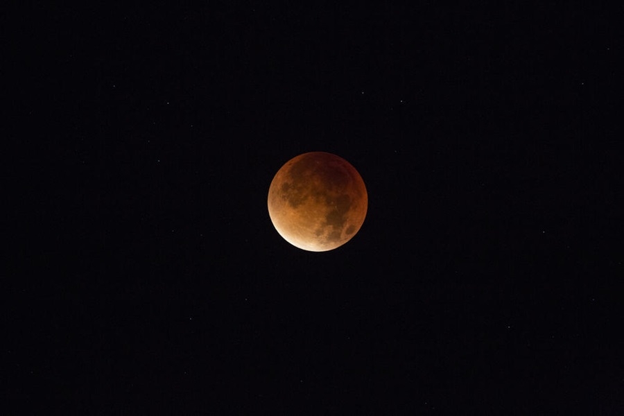 Astrolozi upozoravaju: Danas ćemo biti razdražljivi i agresivni, a za to je krivo pomračenje Mjeseca