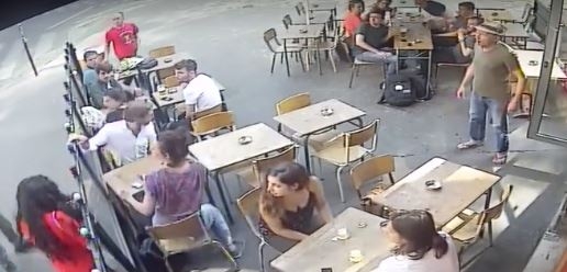 VIDEO – Gađao je pepeljarom pa udario: Francuska šokirana napadom na djevojku