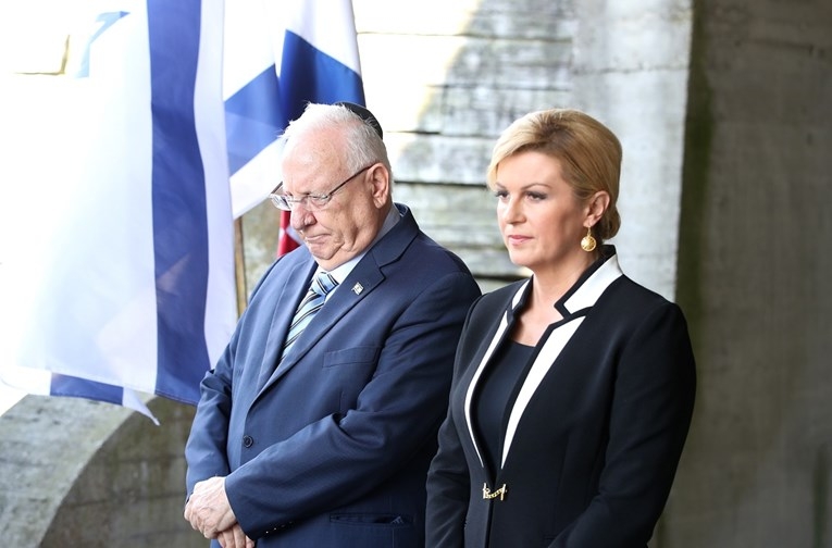 Kolinda u Jasenovcu žestoko napala ustaše i nahvalila partizane: “Na njihovoj hrabrosti smo im zahvalni”