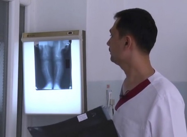 Ritualno tjeranje demona? Majka primjetila iglu u desnima svoje bebe, a sad joj se bore za život