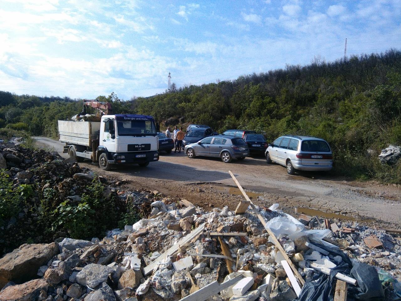 Tivat: Krtoljani blokirali prilaz deponiji Grabovac jer još nije počelo asfaltiranje puta