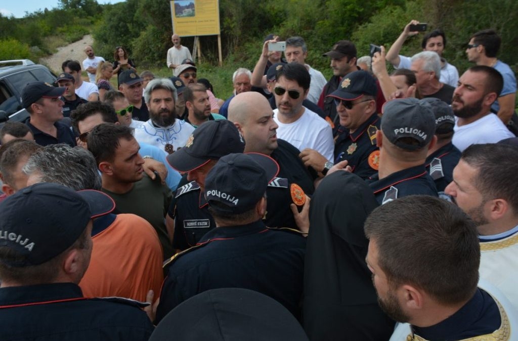Mitropolija: Nijesmo orgijali ni osvajali, zašto ljudi koji nijesu hrišćani žele da raspoređuju ko će kad i gdje služiti hrišćanske službe?
