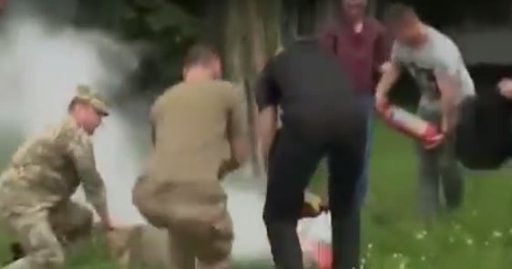 Uznemirujući video: Ukrajinski vojnik se zapalio nakon što je otpušten