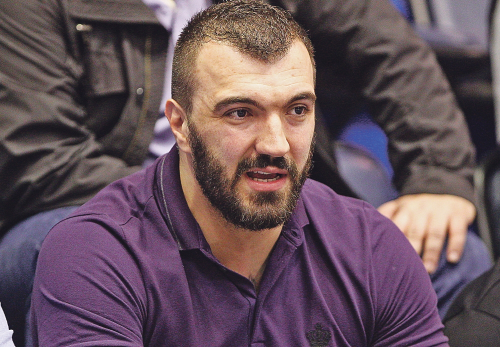 VIDEO: Nikola Peković “terorisao” goste u Pljevljima, jednu pjesmu za merak mu puštali 100 puta!